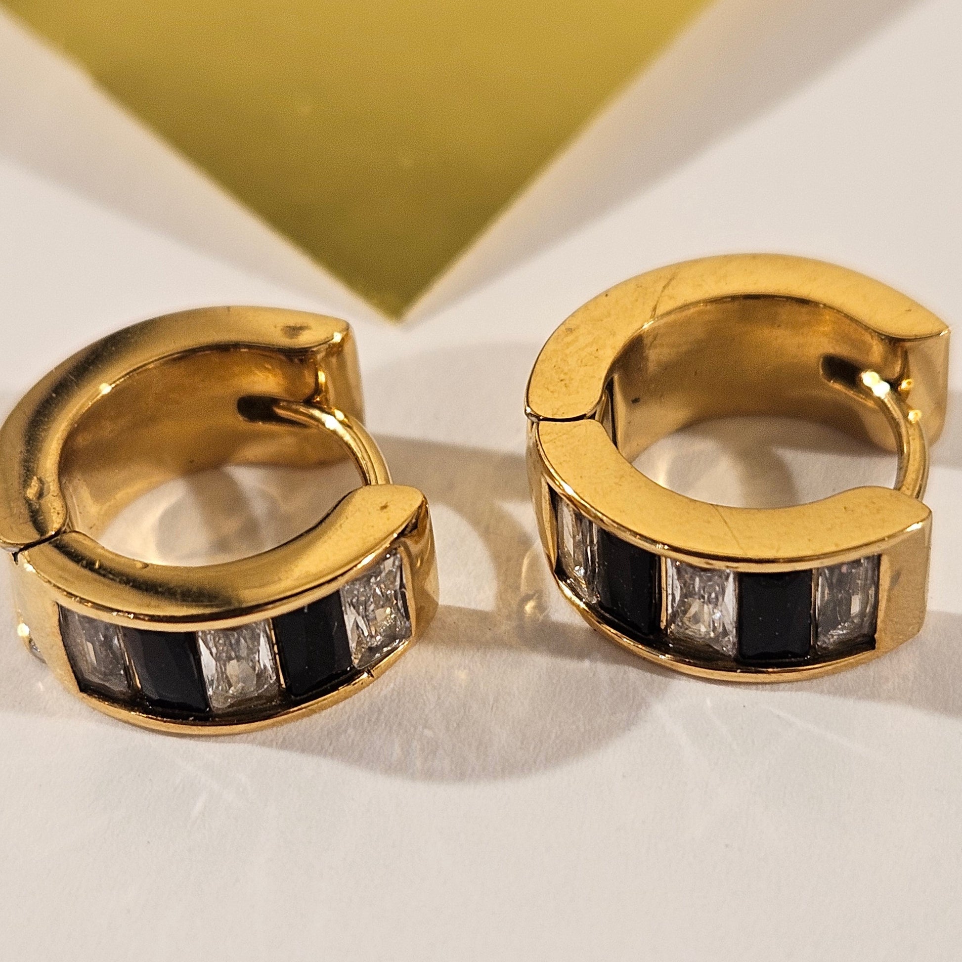 Style LOTTA 122216: Black & White Embedded Zirconia Mini Hoop Earrings.