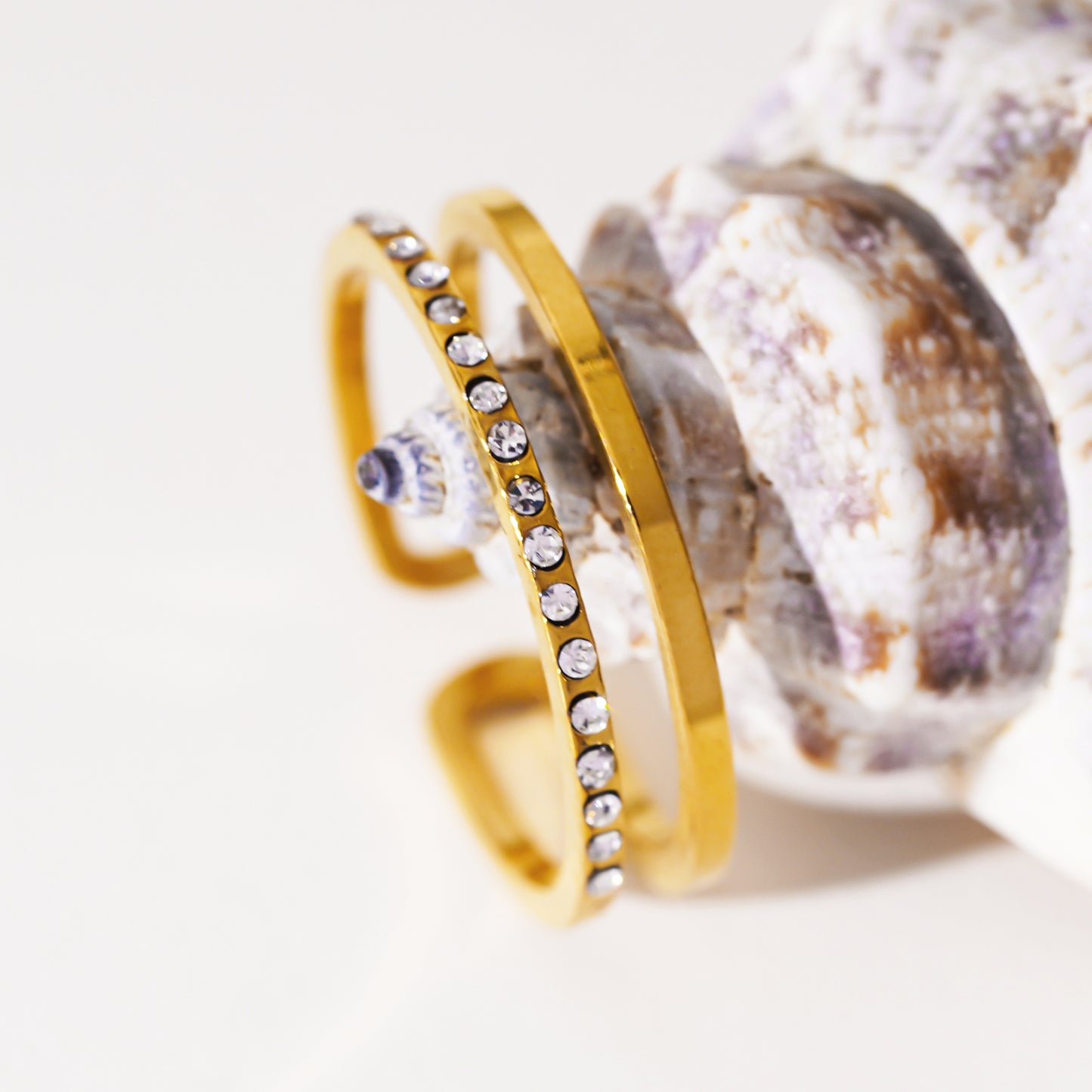 Style AIZA 4027: Twin Banded Ring with Pavé Zirconia & Smooth Finish Contrasting Surfaces.