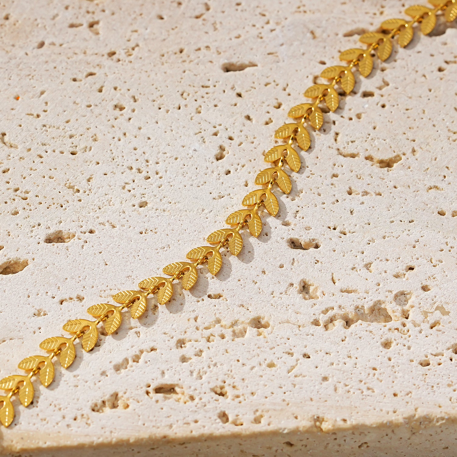 Style ALALA LG 1529: Botanical Beauty Embossed Leaf Anklet.