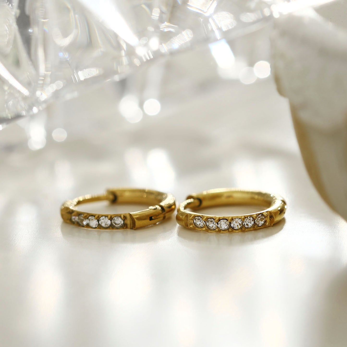 Style ALASTRANA 221138: Classic Mini Hoops embedded with Zirconia Gemstones.