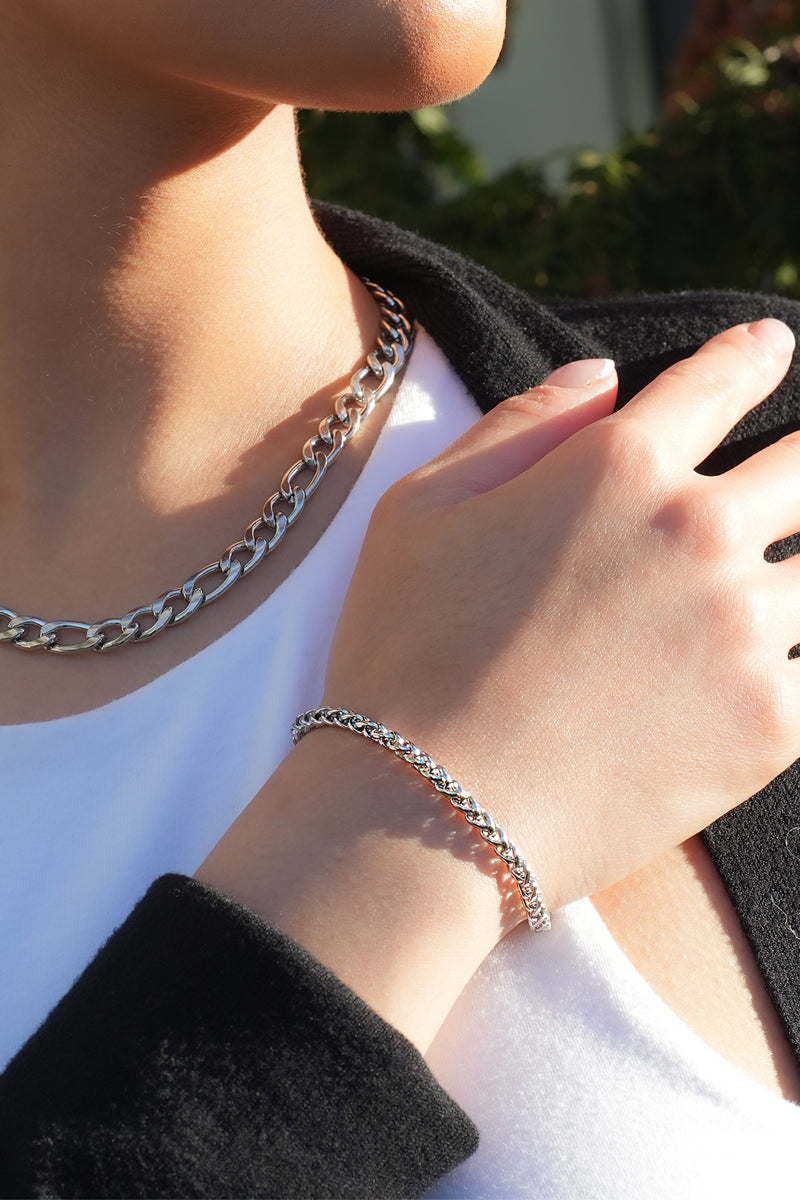 Style ALDWYCH 8118: Unisex Chunky Silver Bracelet - Bold, Stylish &amp; Versatile.