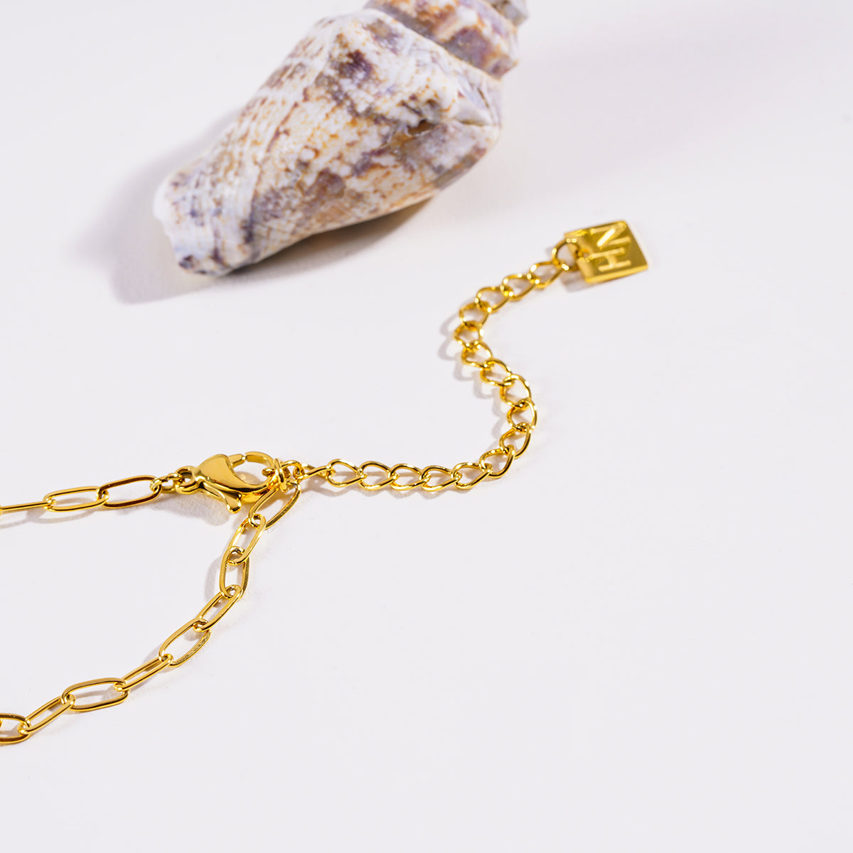 Style ANNABELLA 0092: Minimalist Metal & Shell Square Pendant on a Paper-Clip Chain Necklace.