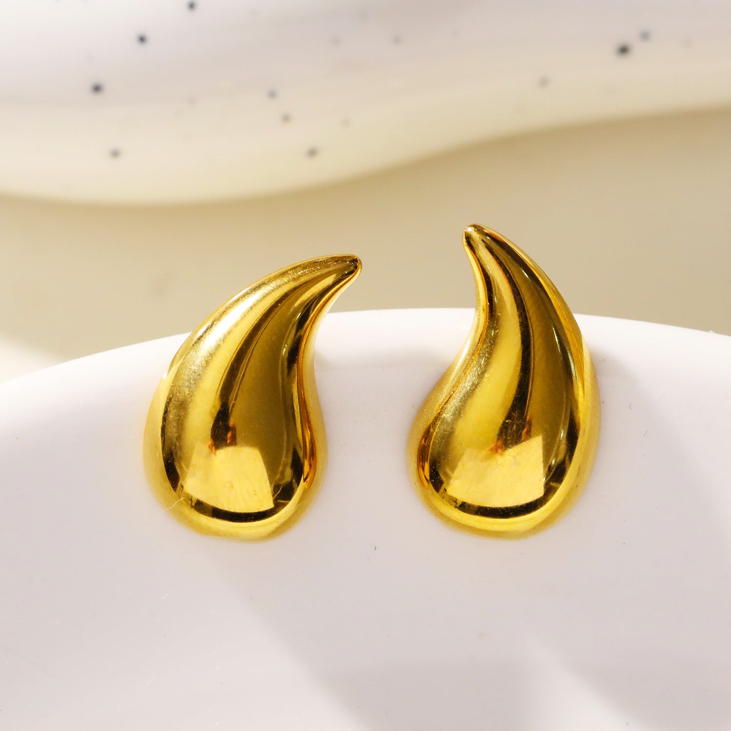 hackney-nine | Style ANNIS 62249: Elegance in Every Drop. Tear-Drop-Stud-Earrings.