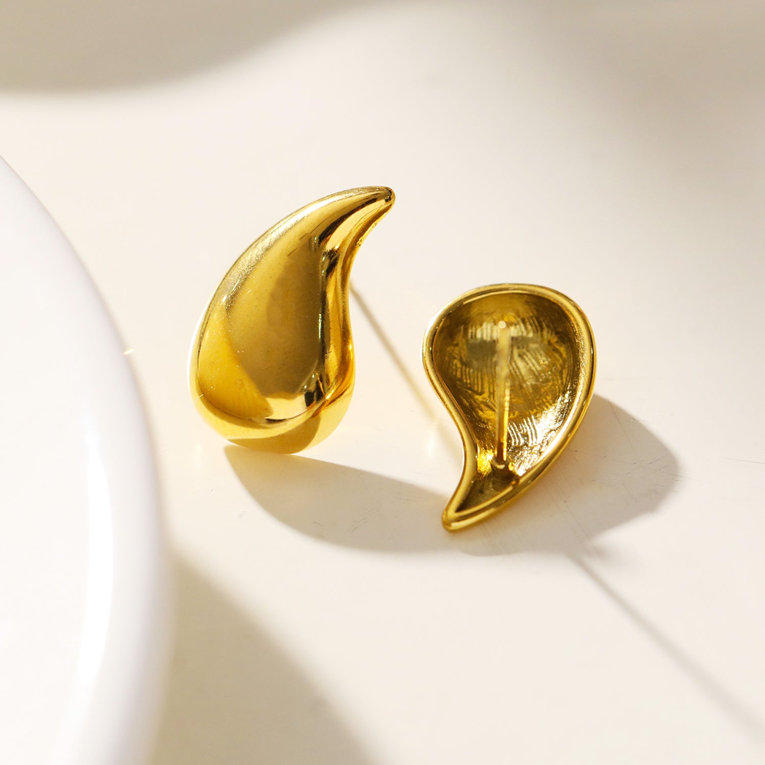 hackney-nine | Style ANNIS 62249: Elegance in Every Drop. Tear-Drop-Stud-Earrings.
