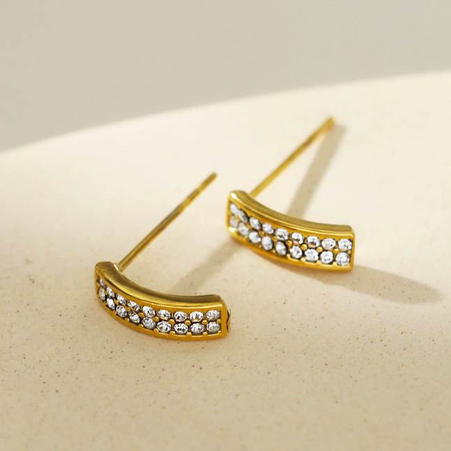 Style ASTRID 122201: Minimalist Pavé Zirconia Curved Bar Stud Earrings Gold