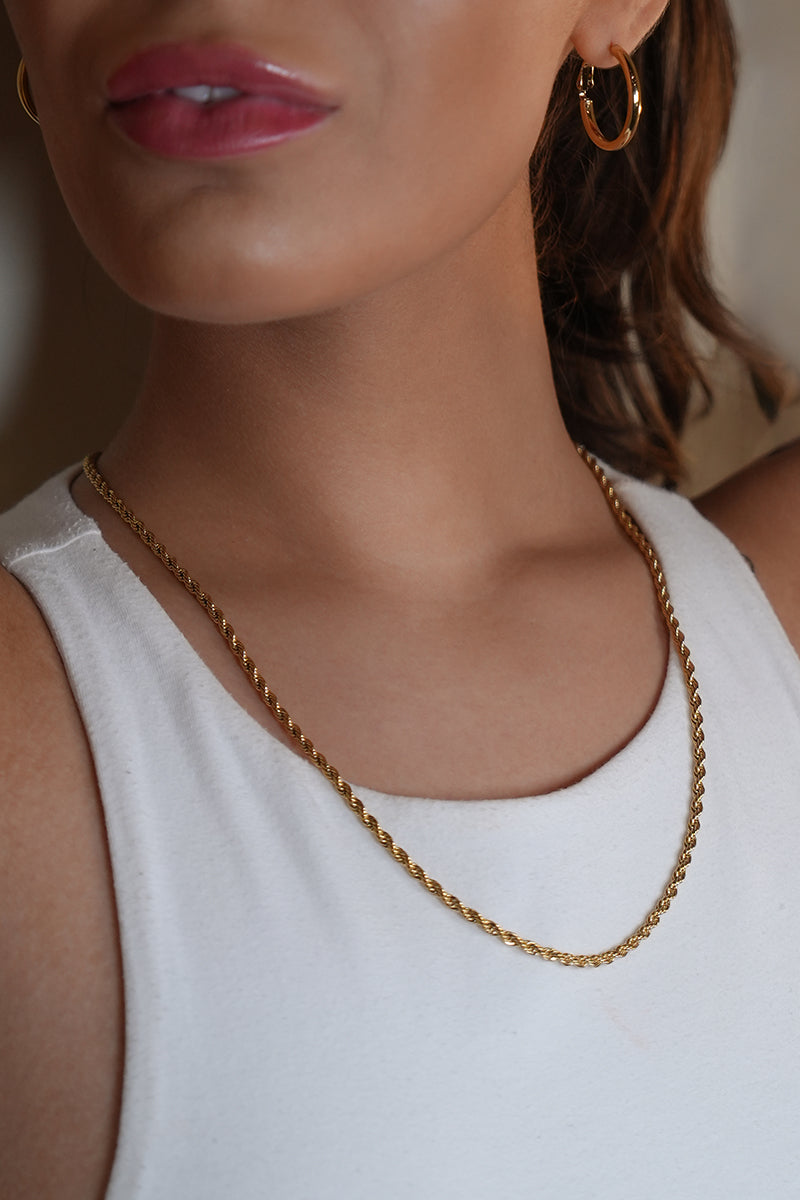 Style BALHAM 7678: Rope Chain Textured Gold Necklace
