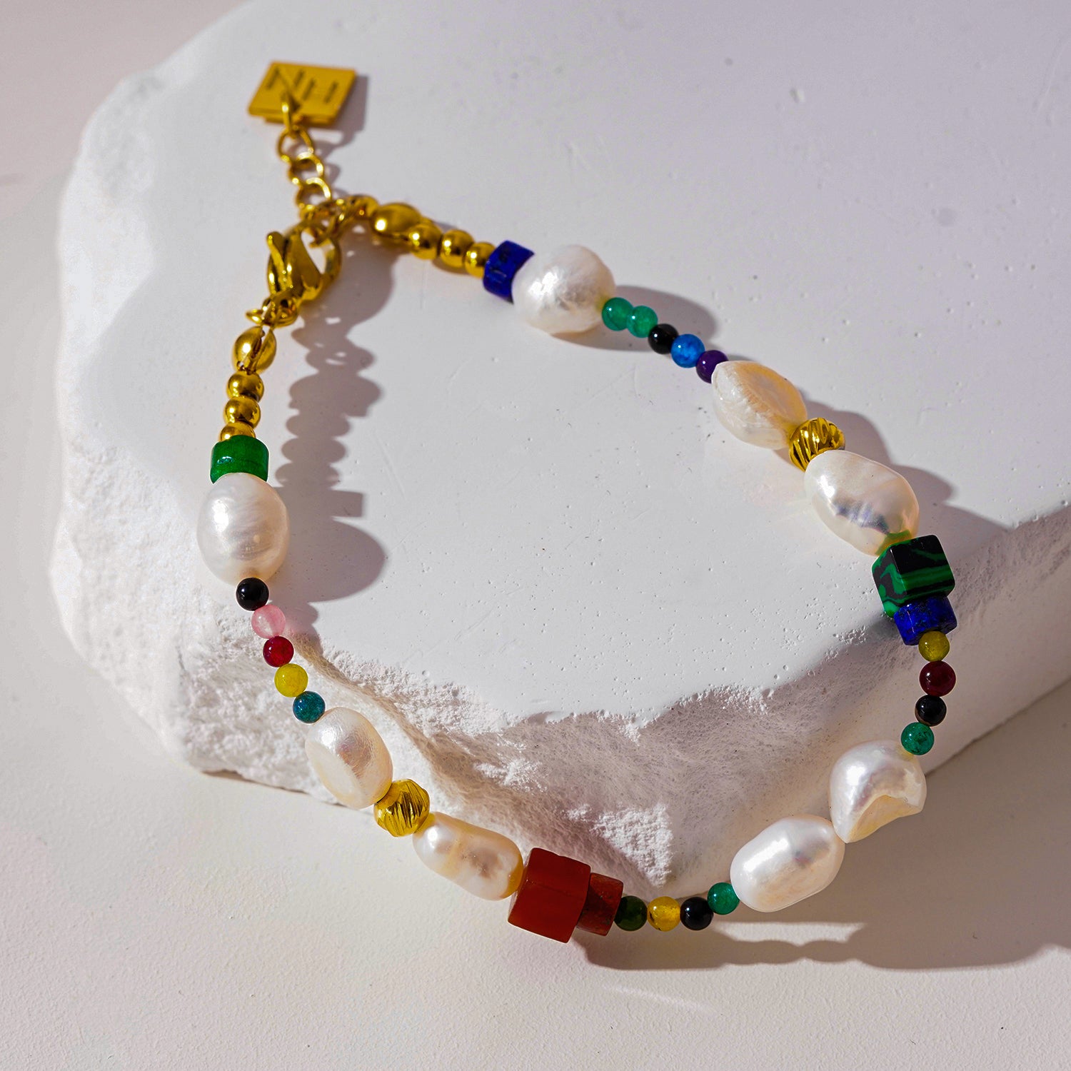 Style AMADIA 4663: Paradise Found - Colourful Bracelet with Gold Beads, Natural Stones, and Freshwater Pearls.
