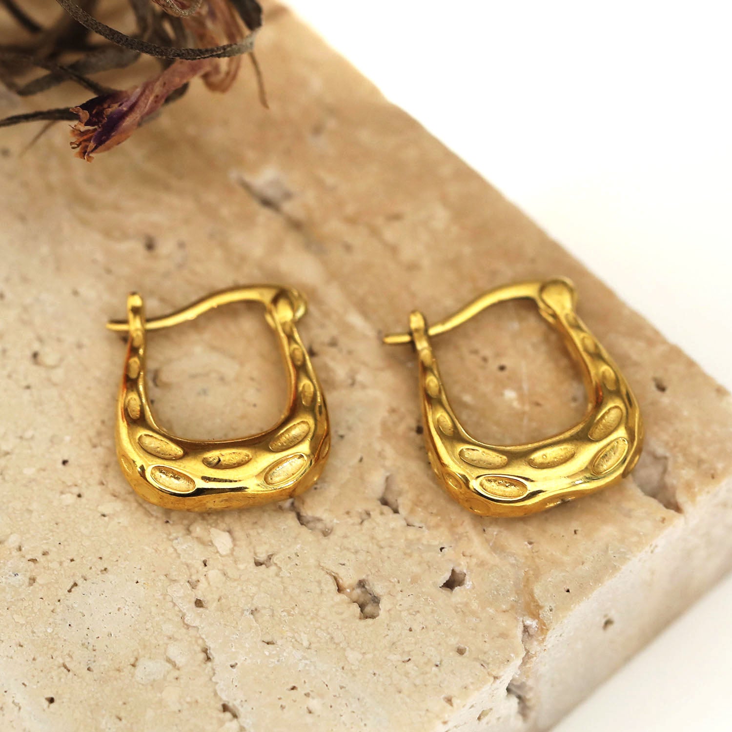 Style CALAVINO 122242: Hammered Horse-Shoe Hoop Earrings.