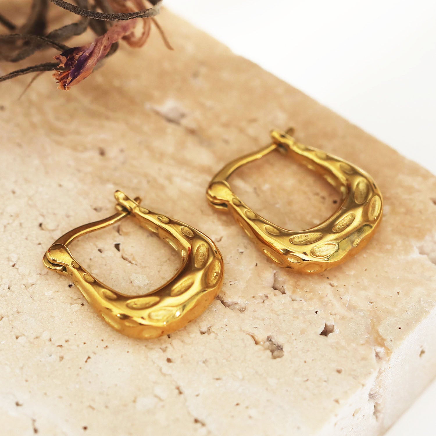 Style CALAVINO 122242: Hammered Horse-Shoe Hoop Earrings.
