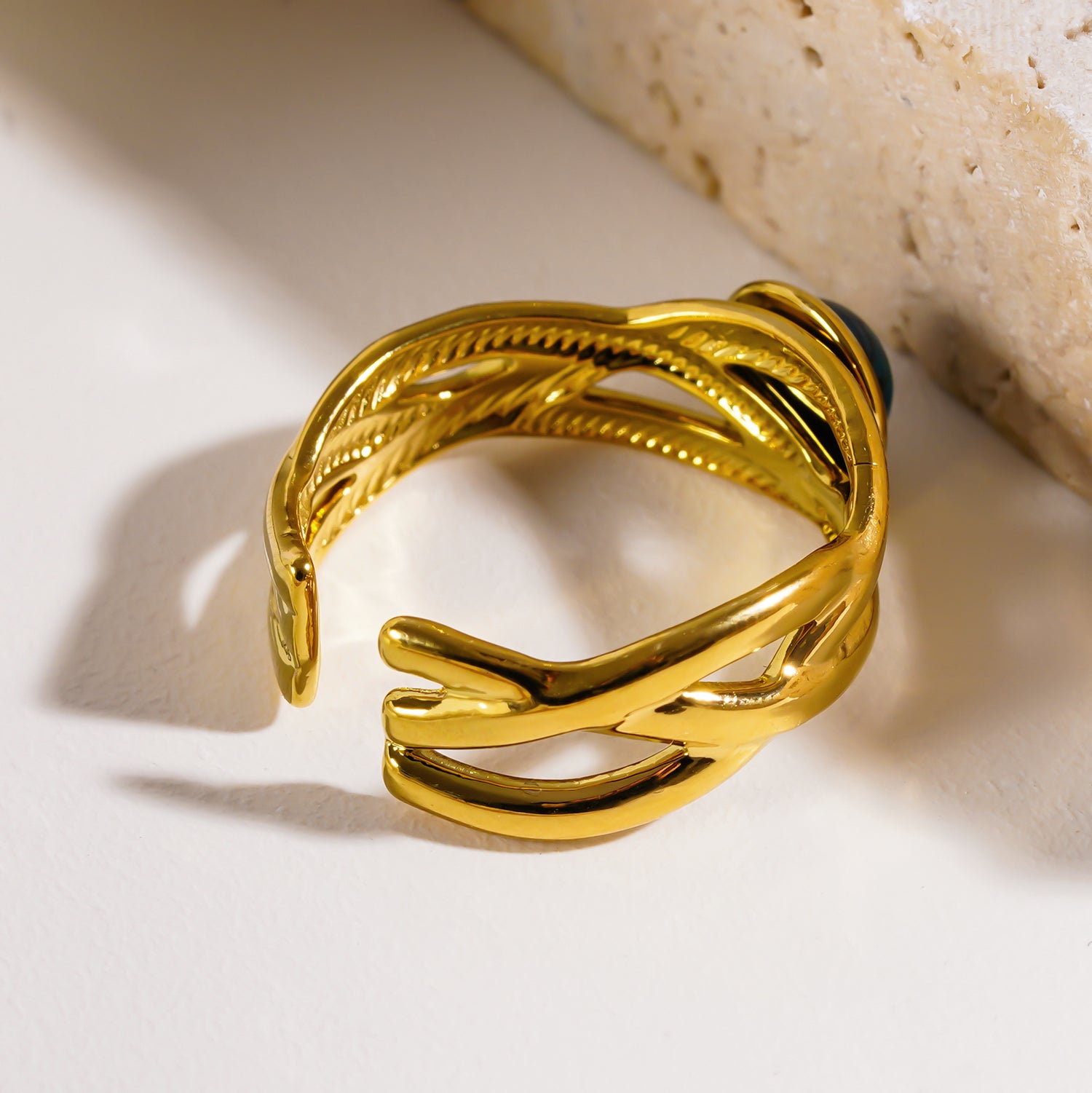 Style CHESA 1132: Twisted Stacked Ring with Natural Stone Centre Piece.