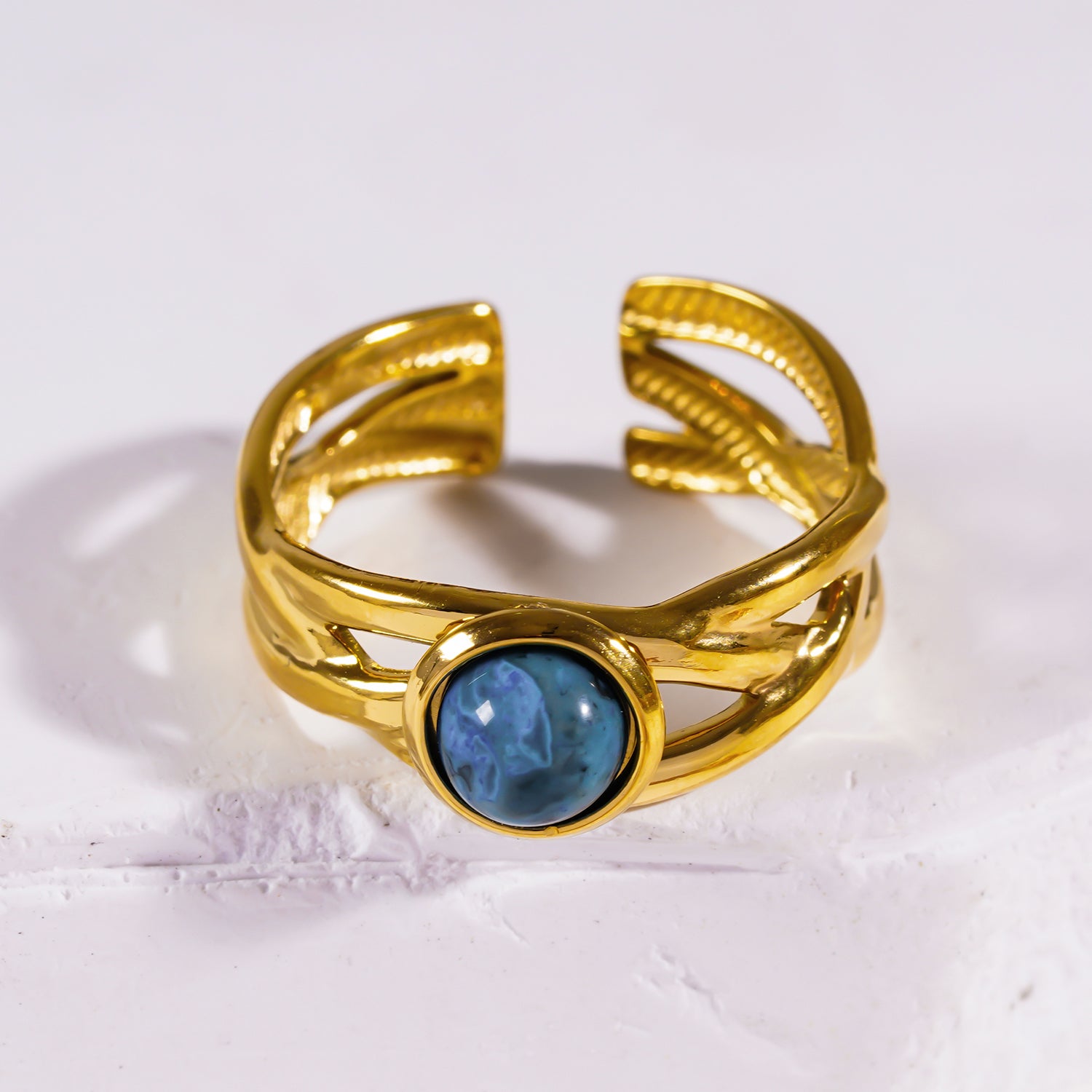 Style CHESA 1132: Twisted Stacked Ring with Natural Stone Centre Piece.