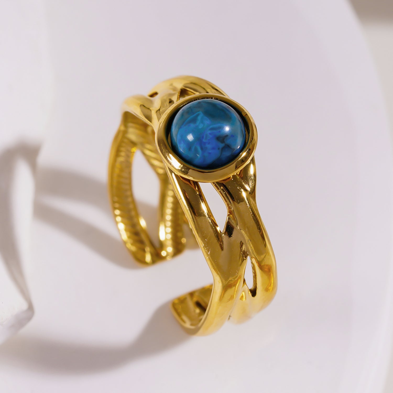 Style CHESA 1132: Twisted Stacked Ring with Natural Stone Centre Piece.