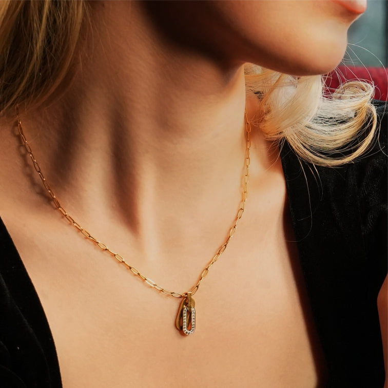 Style CHICALA 33164: Zirconia-Embedded Oval Shaped Charms Pendant on Paper-Clip Chain Necklace.