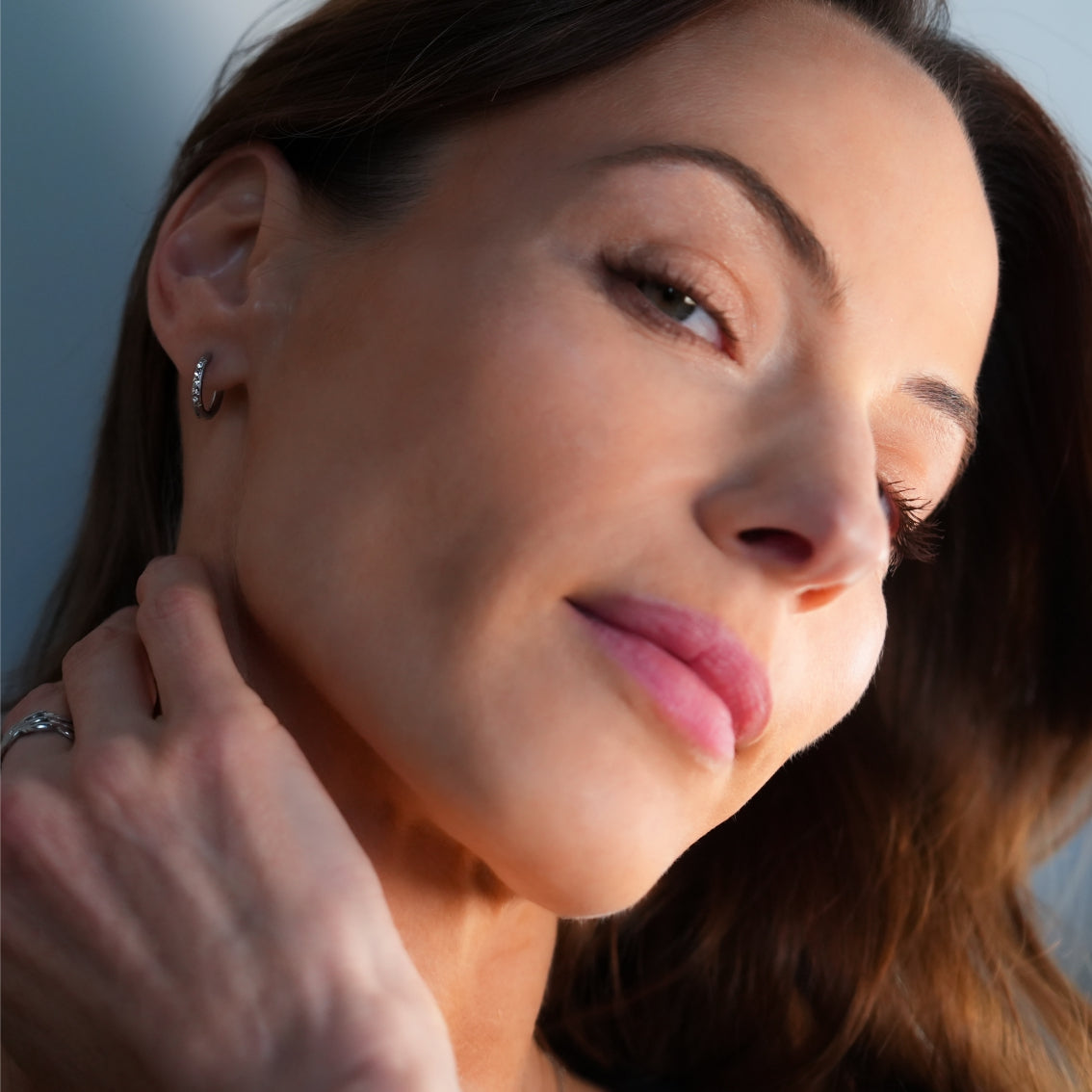 Style DARCI 22117: Pavé Zirconia Gemstones Embedded on a Classic Mini Hoop in Silver.