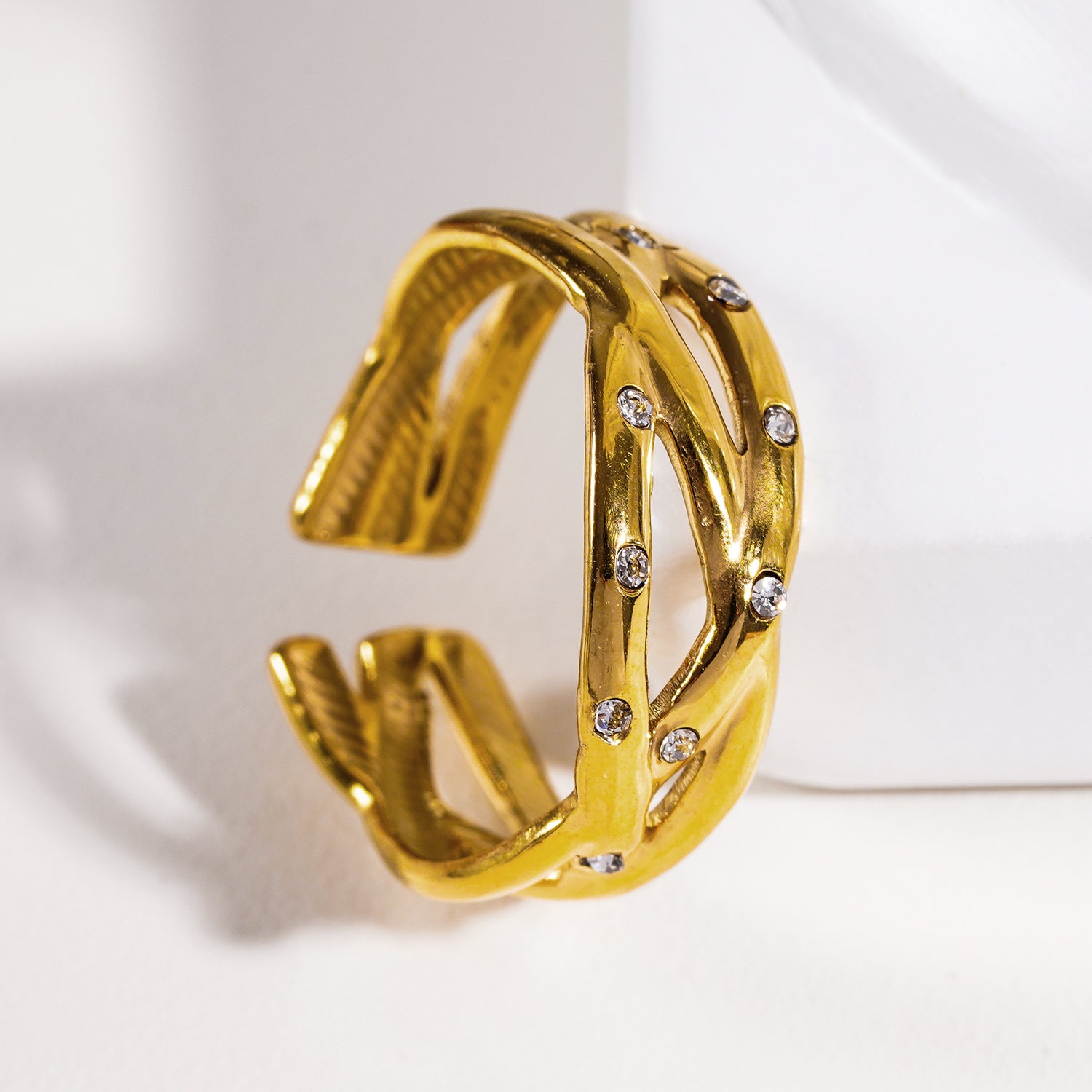 Style DARI 7234: Intertwined Stacked Ring with Mini Zirconia Highlights