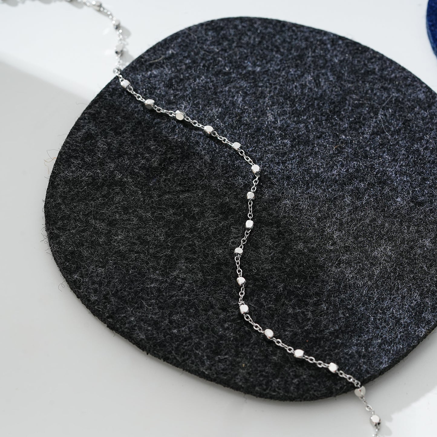 Style DEMELZA 8191G: Contemporary Gold Anklet with Delicate Square Beads.&nbsp;