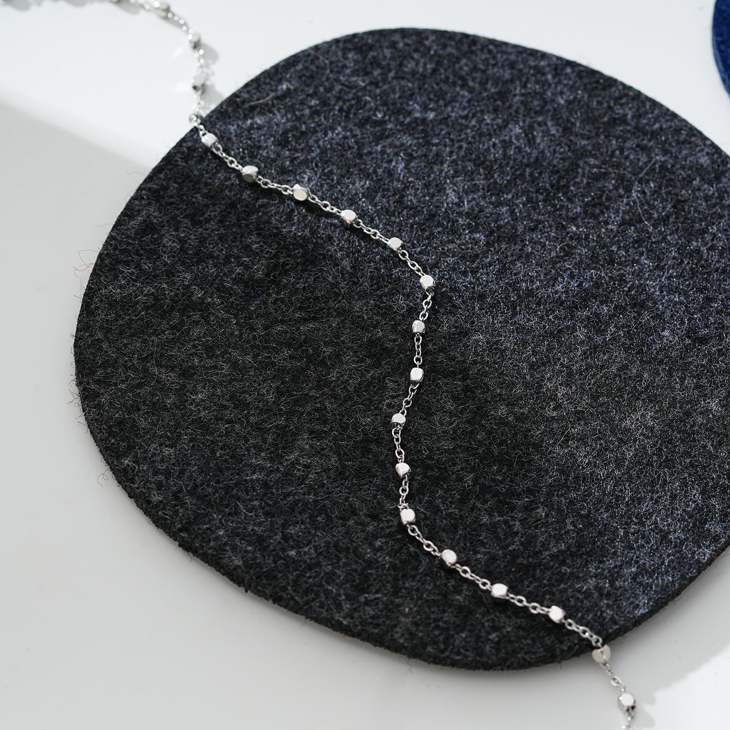 Style DEMELZA 8191G: Contemporary Gold Anklet with Delicate Square Beads.&nbsp;