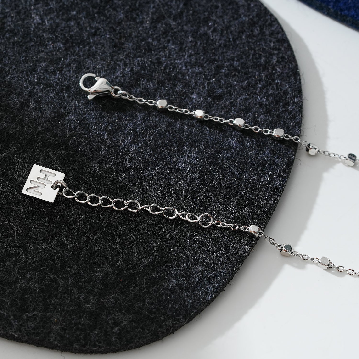 Style DEMELZA 8191G: Contemporary Gold Anklet with Delicate Square Beads.&nbsp;