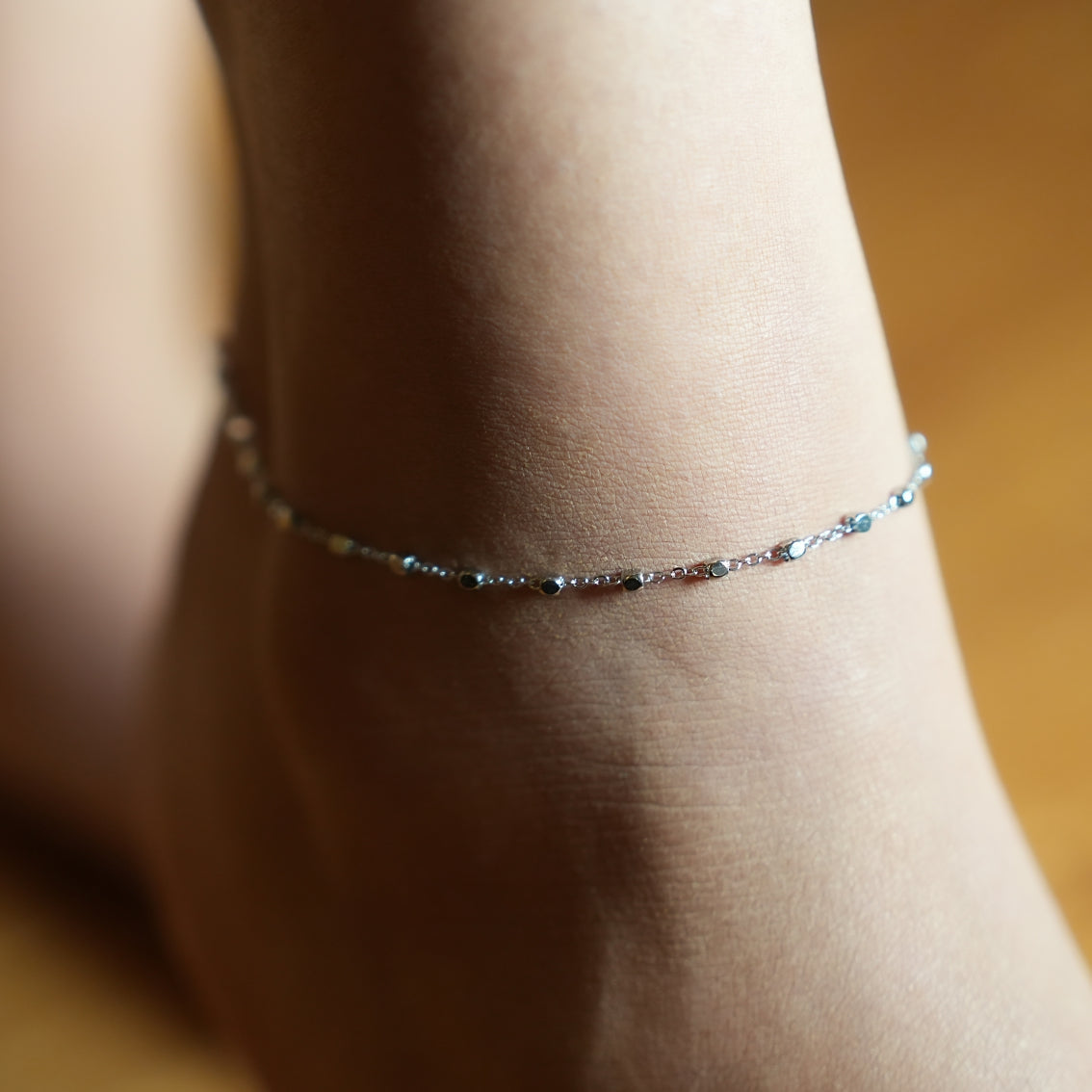 Style DEMELZA 8191G: Contemporary Gold Anklet with Delicate Square Beads.&nbsp;