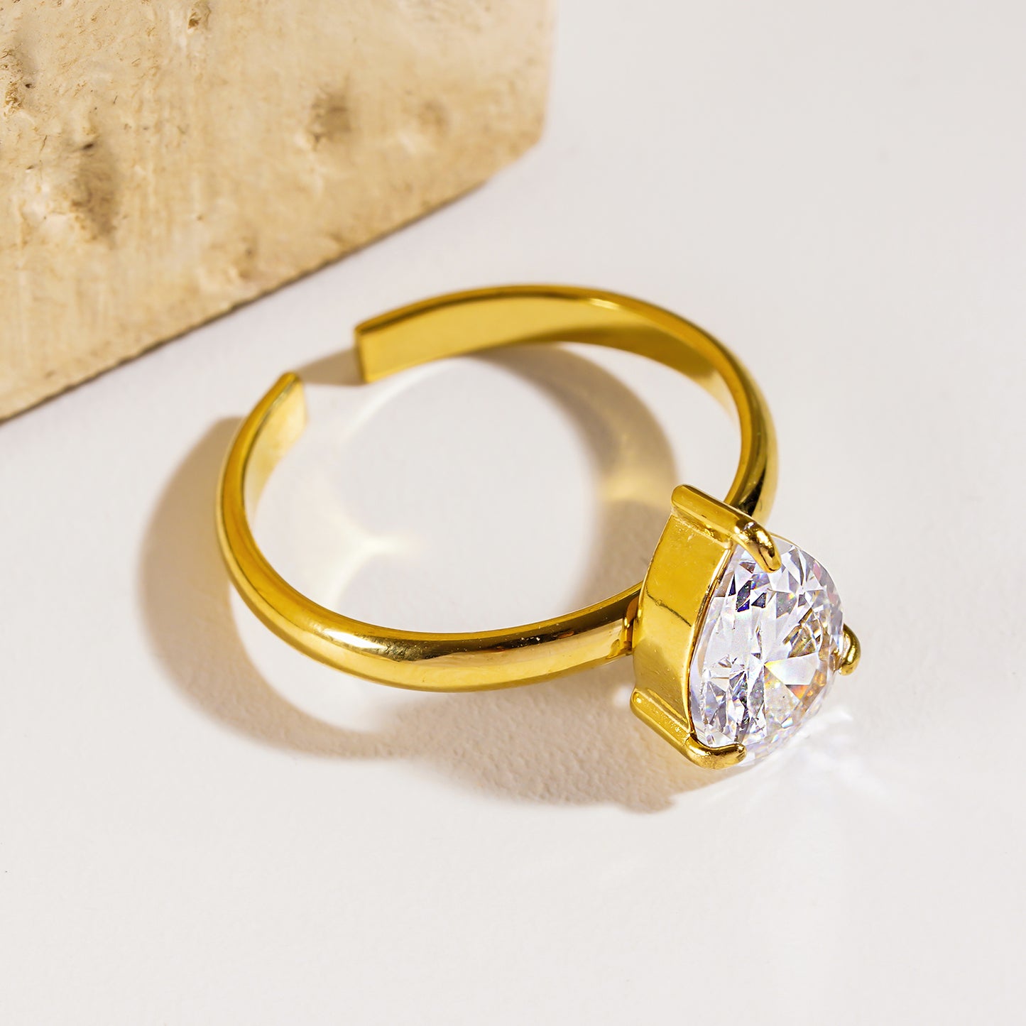 Style DIMONDA 3465: Classic Gold Ring with Prominent Teardrop Zirconia Centerpiece.