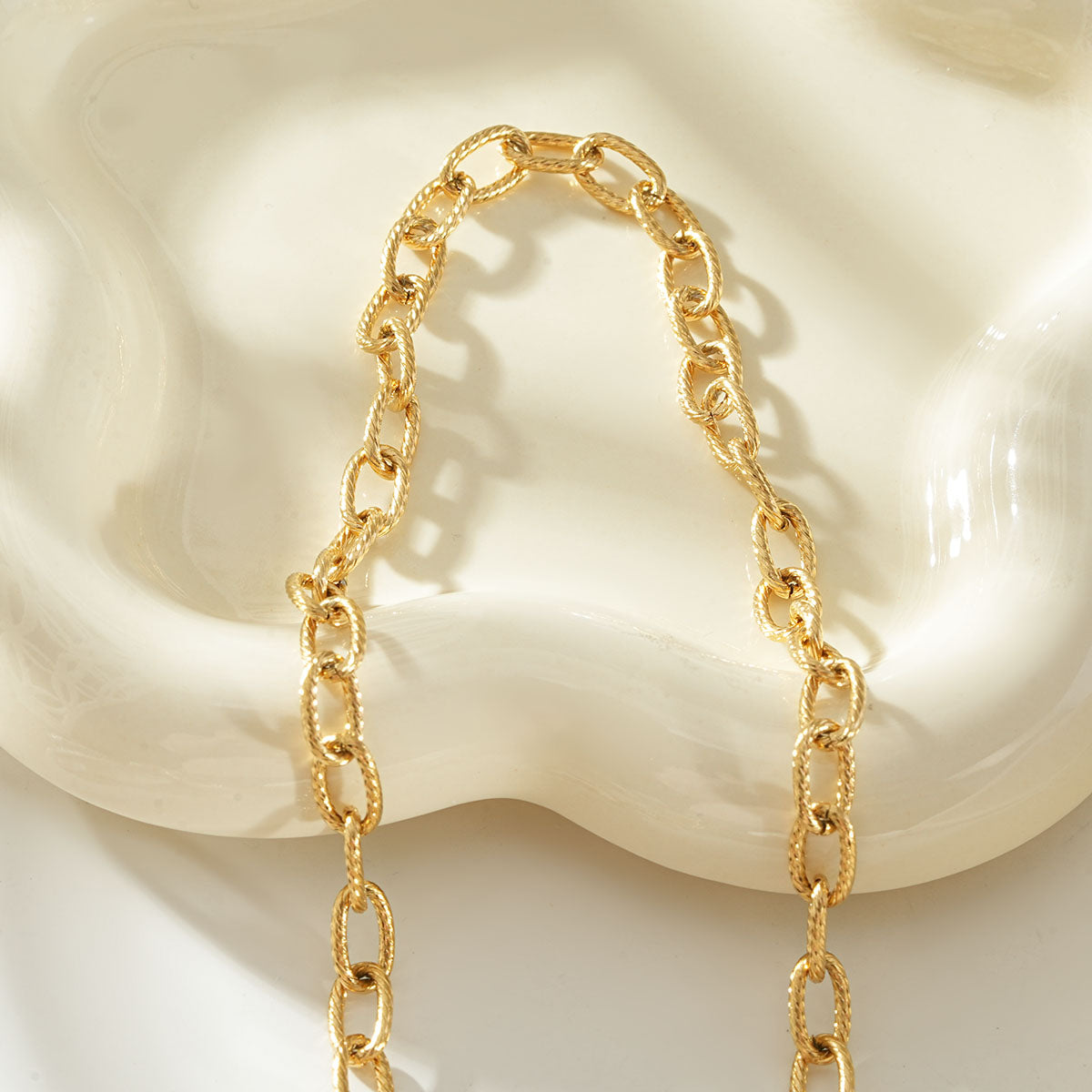 KYA Gold: Twisted Oval Link Chain Necklace