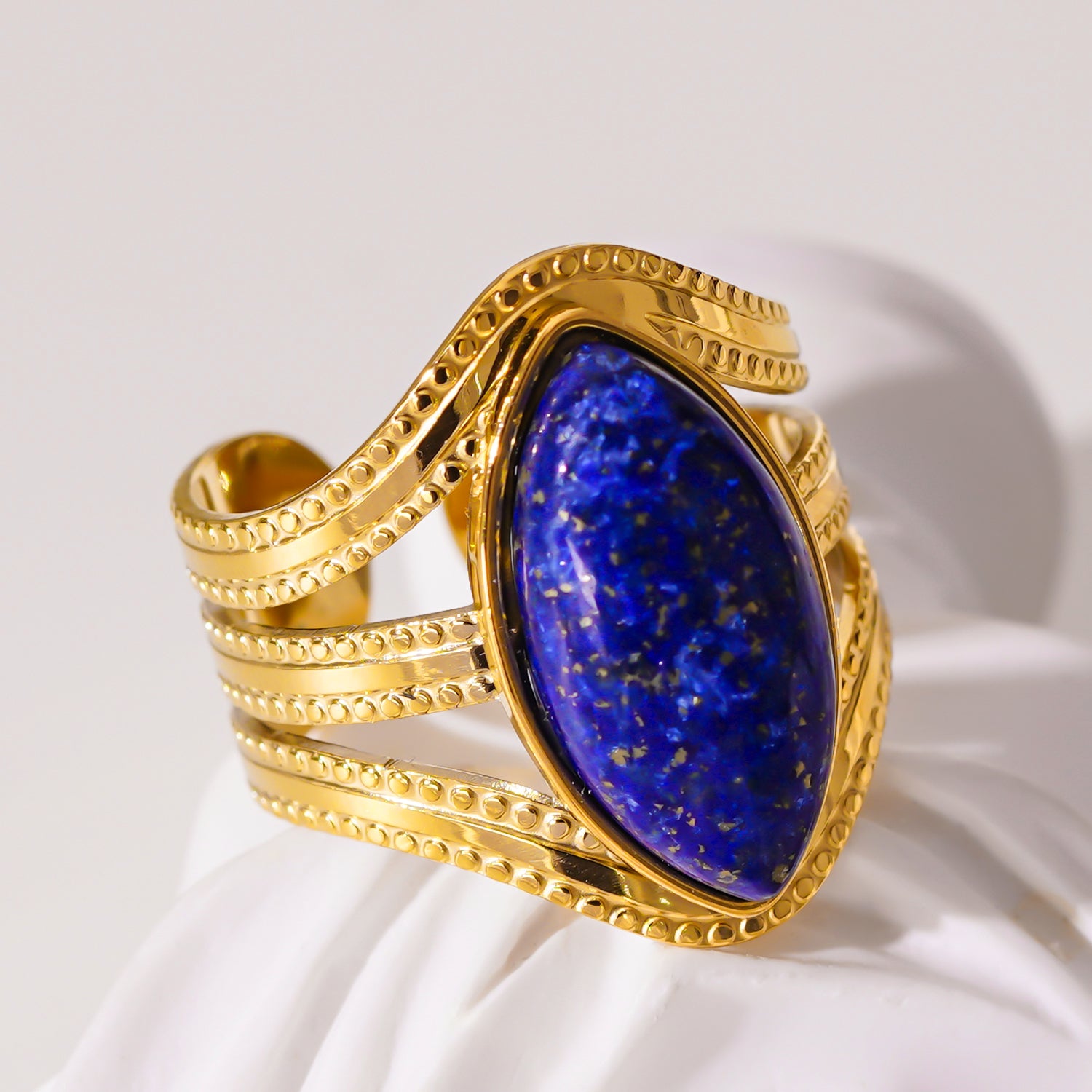Style TIAMO 7348: Vintage Inspired Ring with Triple Ornate Bands &amp; a Lapis Lazuli Centre Piece.