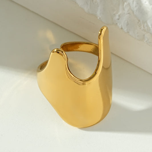 ELIXELIA Gold Statement Ring – Sculptural Elegance with a Bold, Modern Edge
