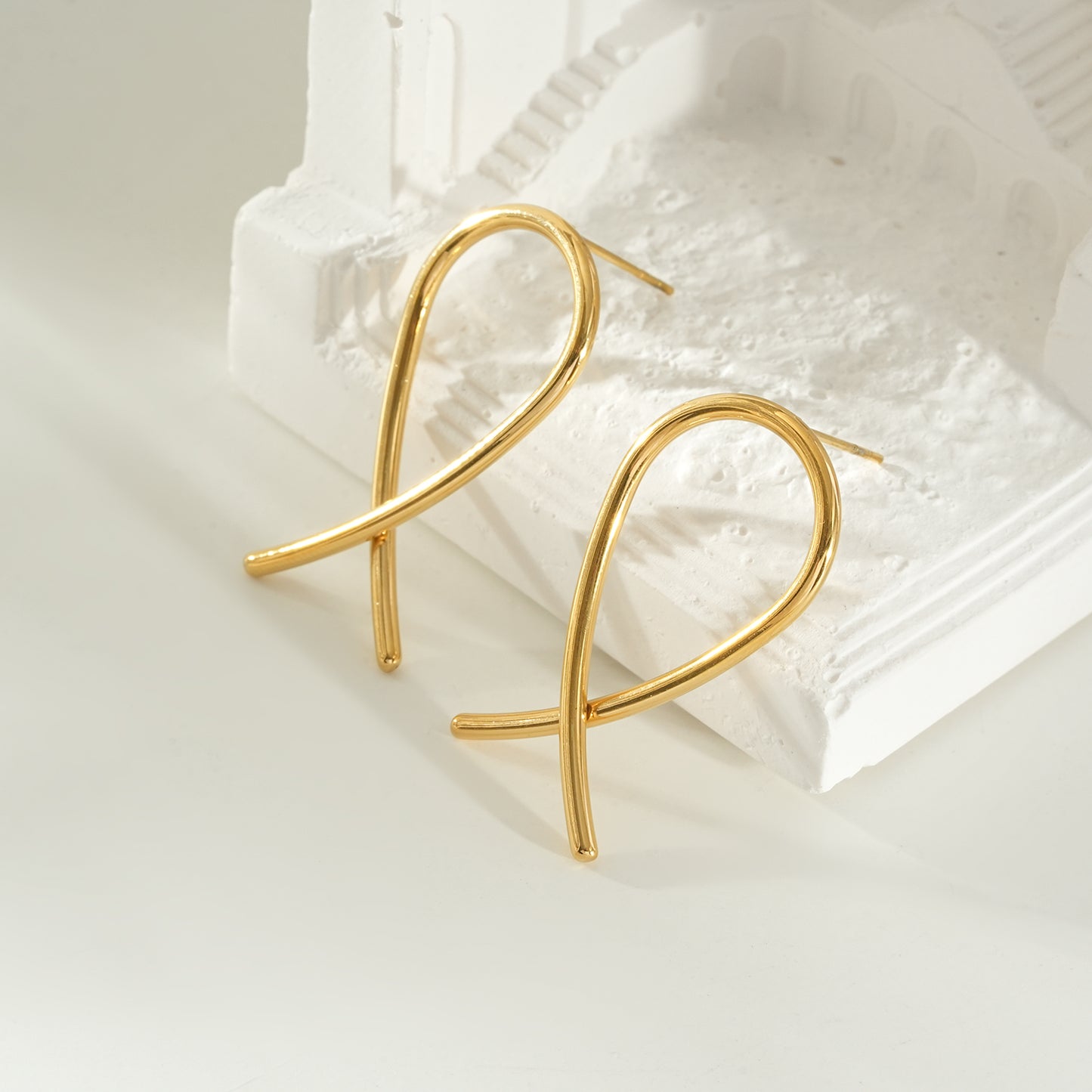 MAEVE Gold: Minimalist Oval Shaped Wire Constructed Hoop Earrings