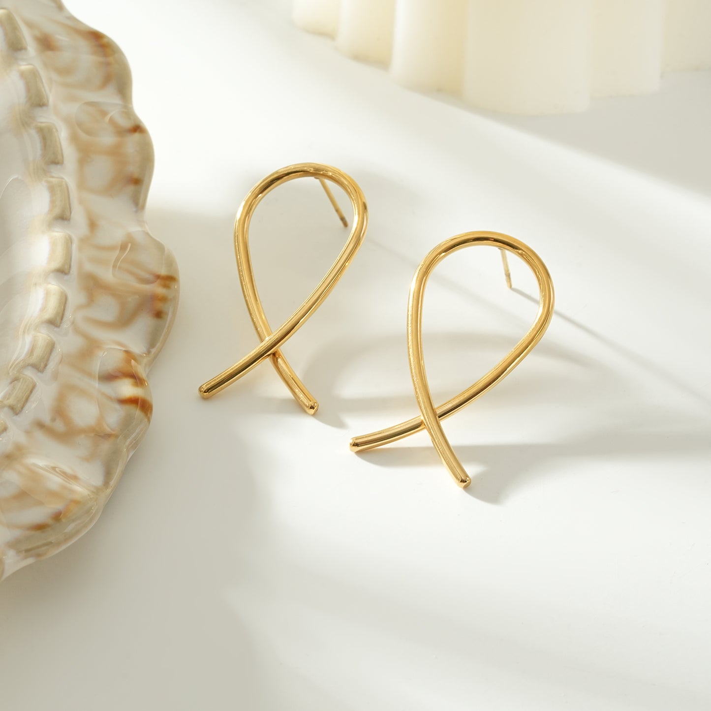 MAEVE Gold: Minimalist Oval Shaped Wire Constructed Hoop Earrings