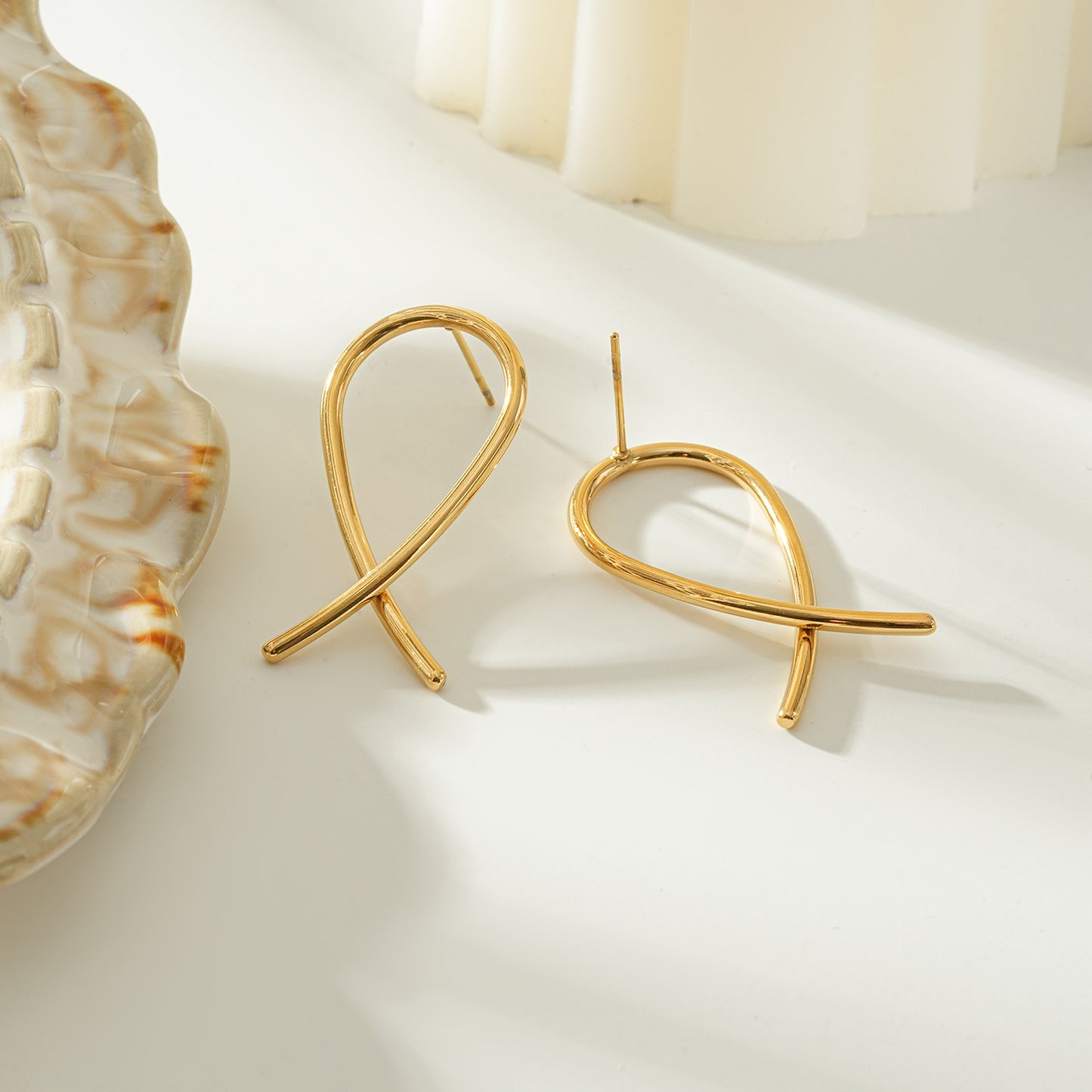 MAEVE Gold: Minimalist Oval Shaped Wire Constructed Hoop Earrings