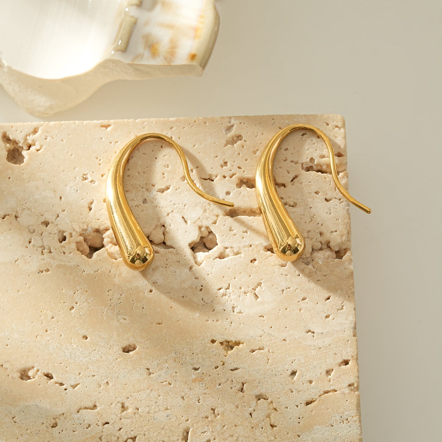 CLARA Gold: Swirl Tail Hoop Earrings – Minimalist Fluid Curve Design