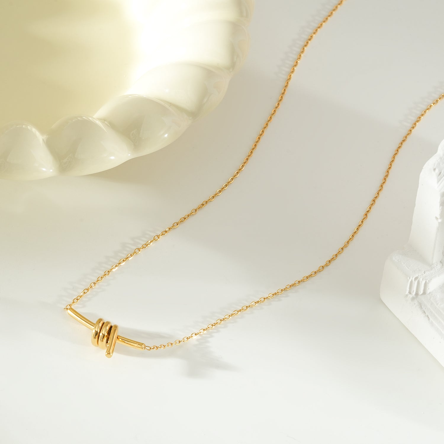 LARISA Gold: Bar Pendant Necklace with Knotted Symbol Detail