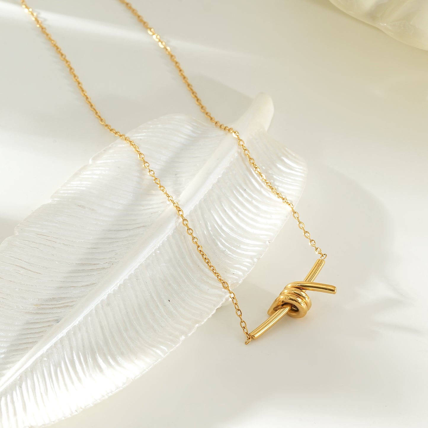 LARISA Gold: Bar Pendant Necklace with Knotted Symbol Detail