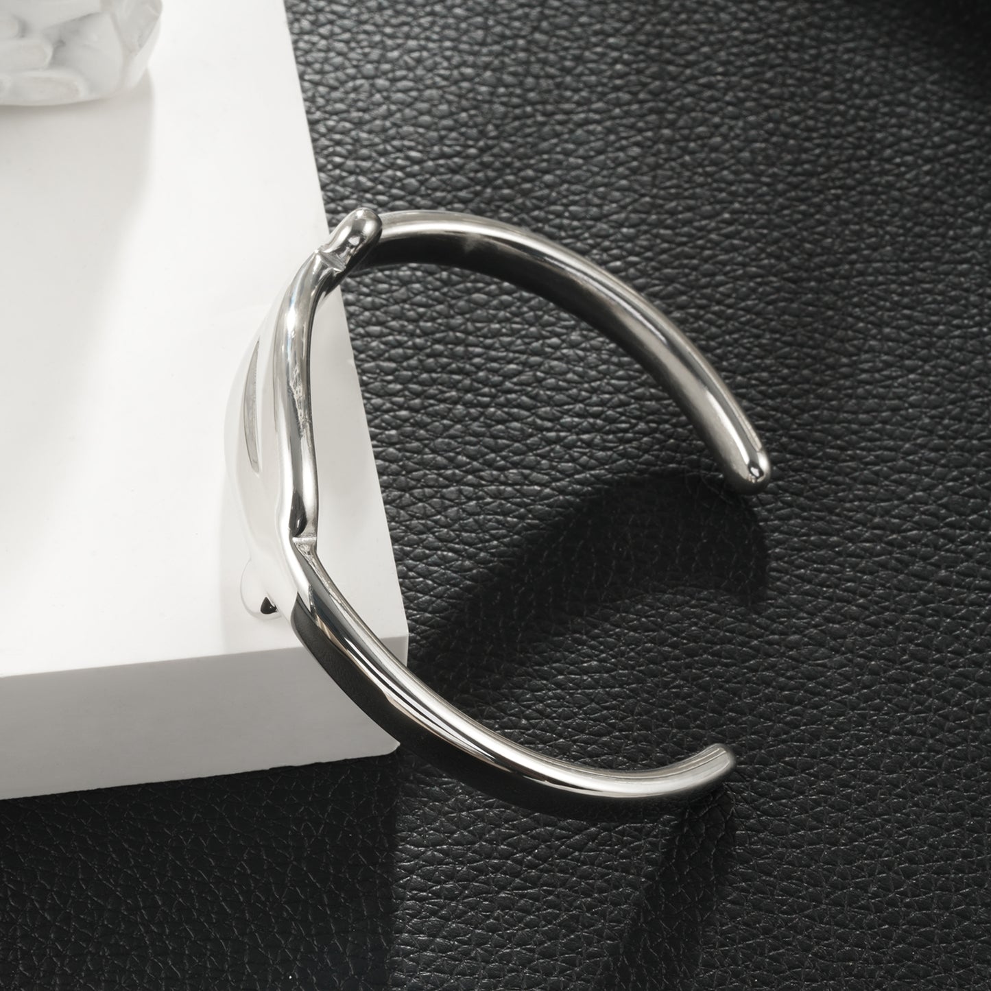 TANGHEUL Silver (White Gold): Sculptural Cuff Bracelet