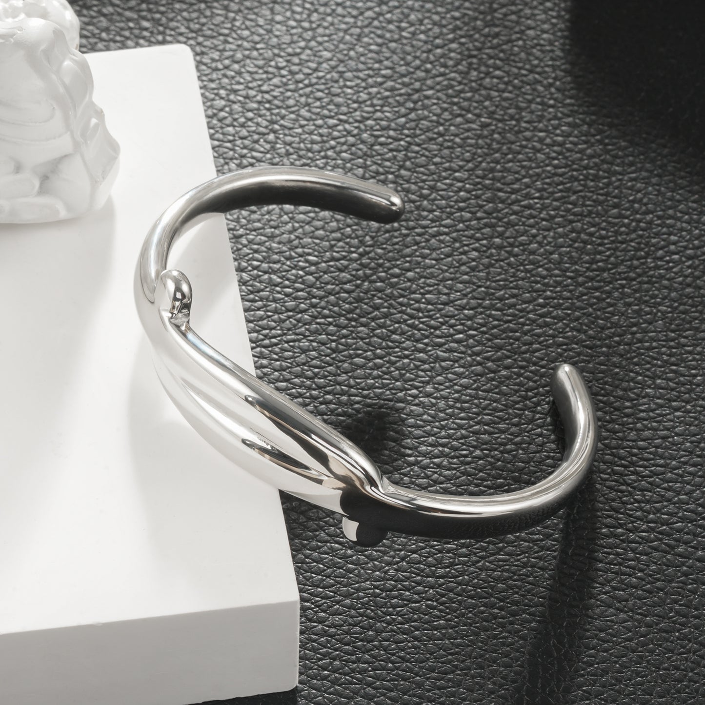TANGHEUL Silver (White Gold): Sculptural Cuff Bracelet