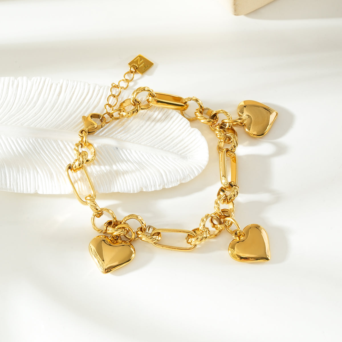 MARITANNA Gold: Heart Charm Bracelet with Textured and Paperclip Links