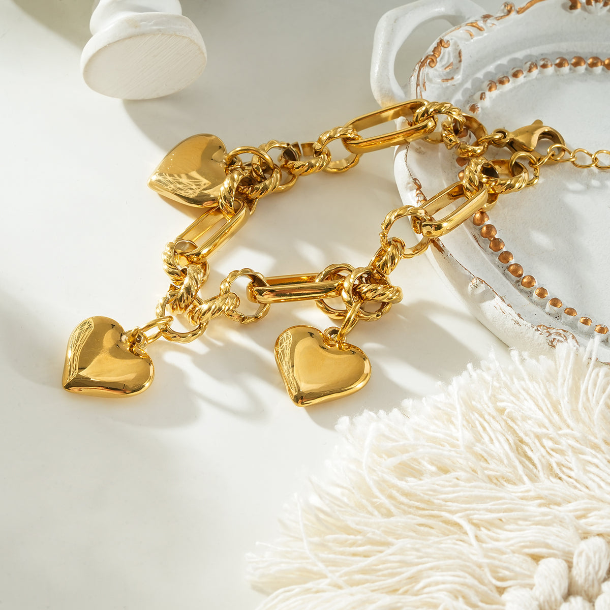 MARITANNA Gold: Heart Charm Bracelet with Textured and Paperclip Links