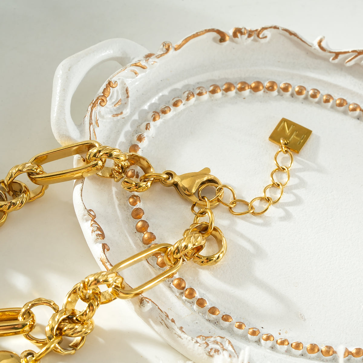 MARITANNA Gold: Heart Charm Bracelet with Textured and Paperclip Links