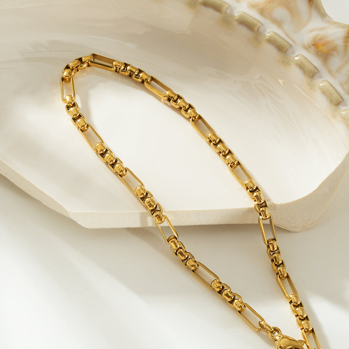 RIKIA Gold: Dainty Mixed-Link Chain Bracelet