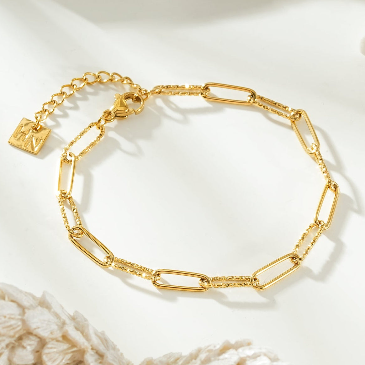 MAEVA Gold: Mixed Smooth & Textured Paperclip Link Bracelet