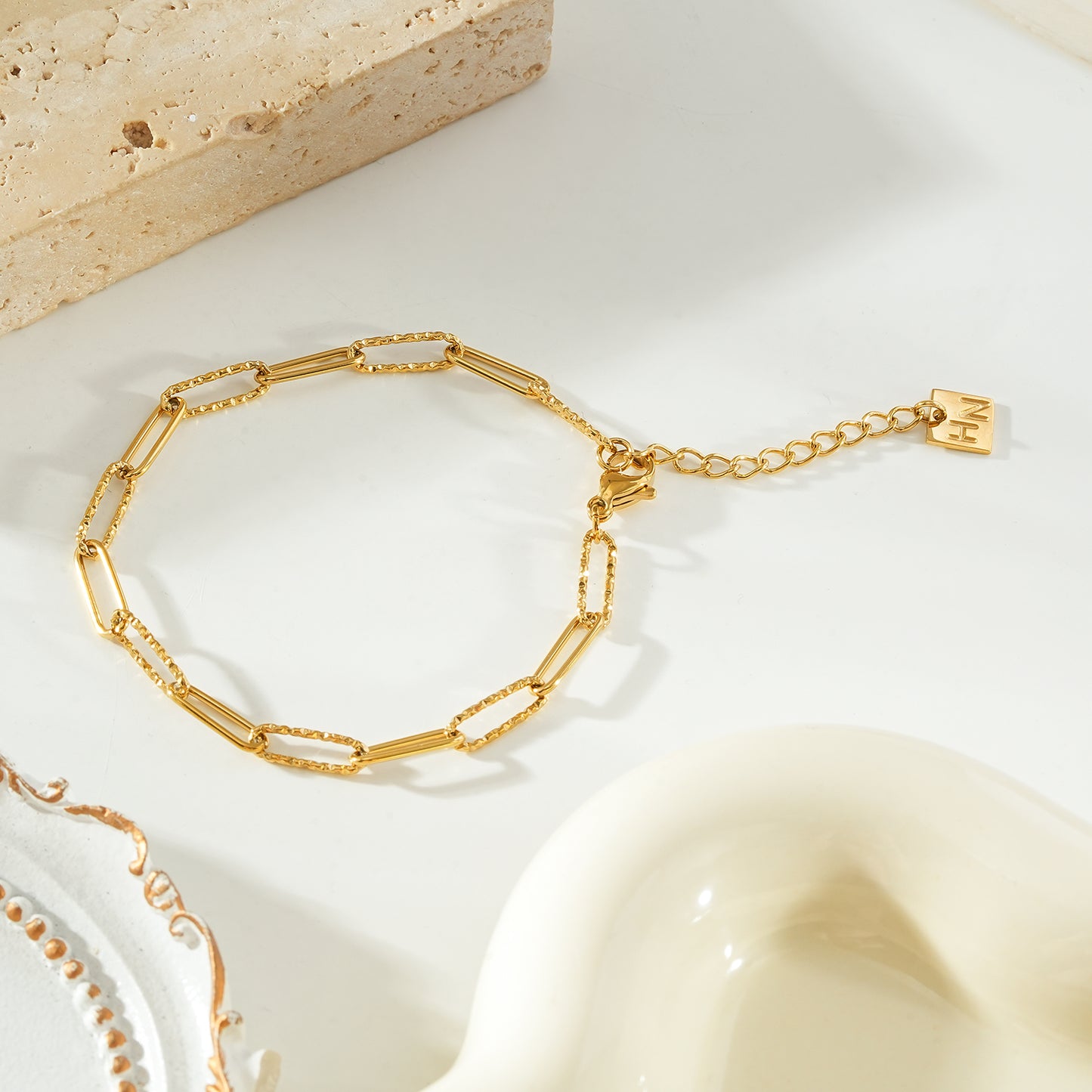 MAEVA Gold: Mixed Smooth & Textured Paperclip Link Bracelet