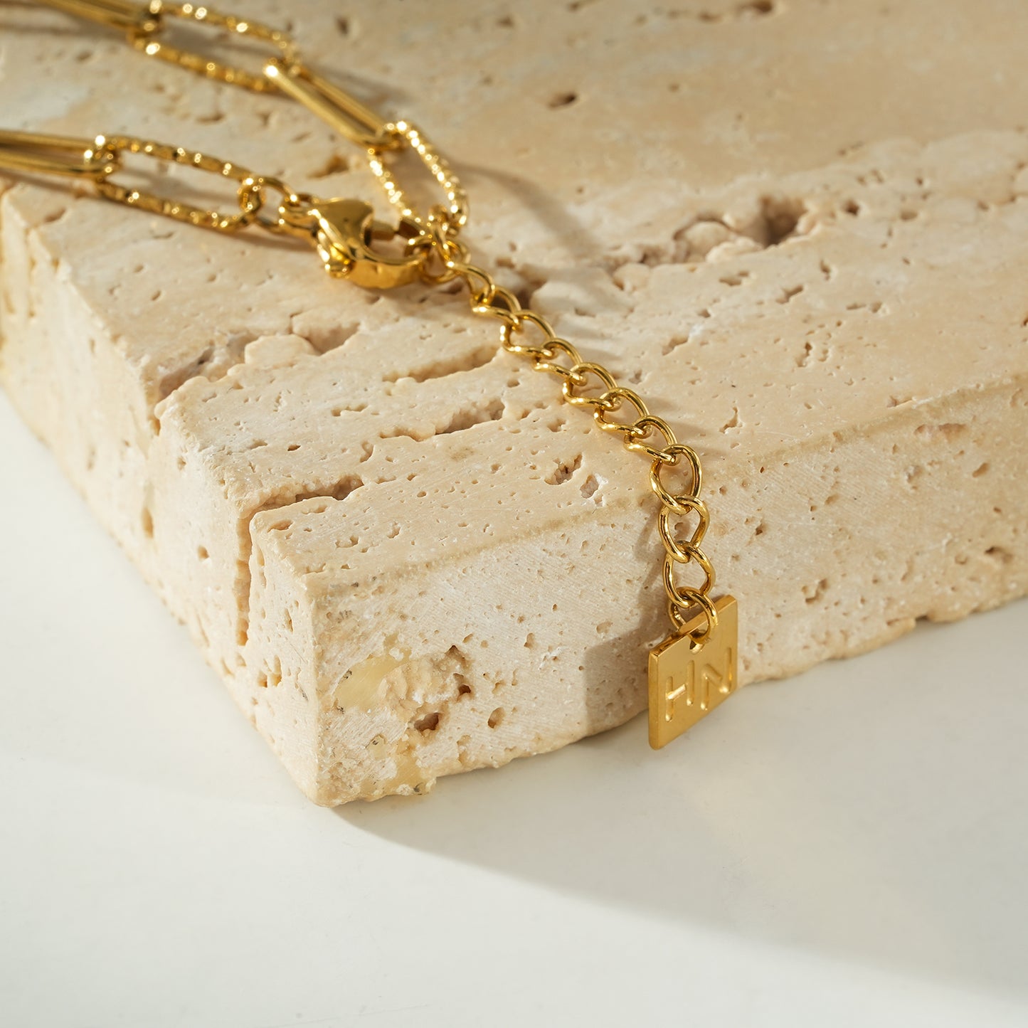 MAEVA Gold: Mixed Smooth & Textured Paperclip Link Bracelet