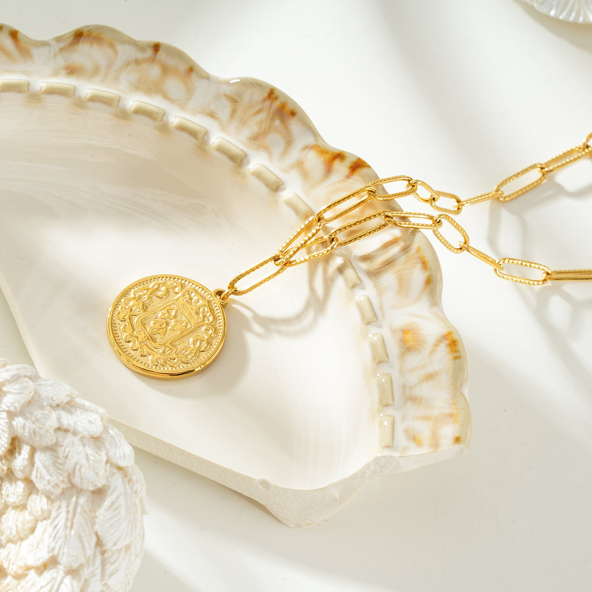 ZUWENA Gold: Reversible Coin Pendant Necklace with Textured Paperclip Chain
