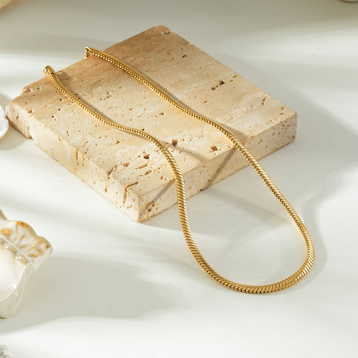 TEUILA Gold: Herringbone Textured Chain Necklace
