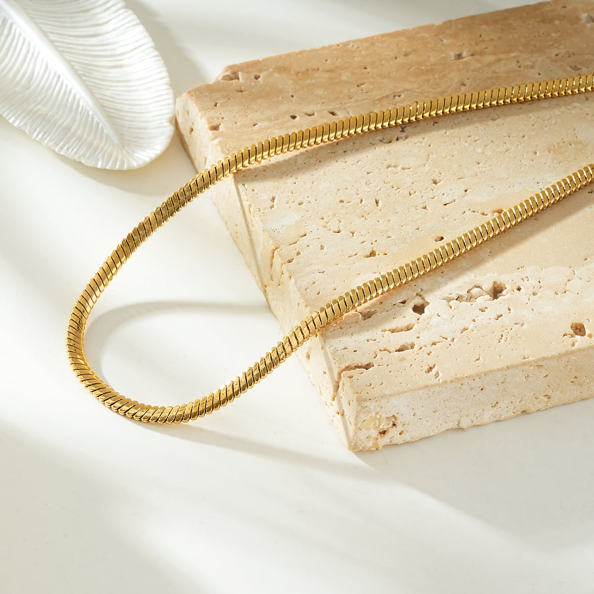 TEUILA Gold: Herringbone Textured Chain Necklace