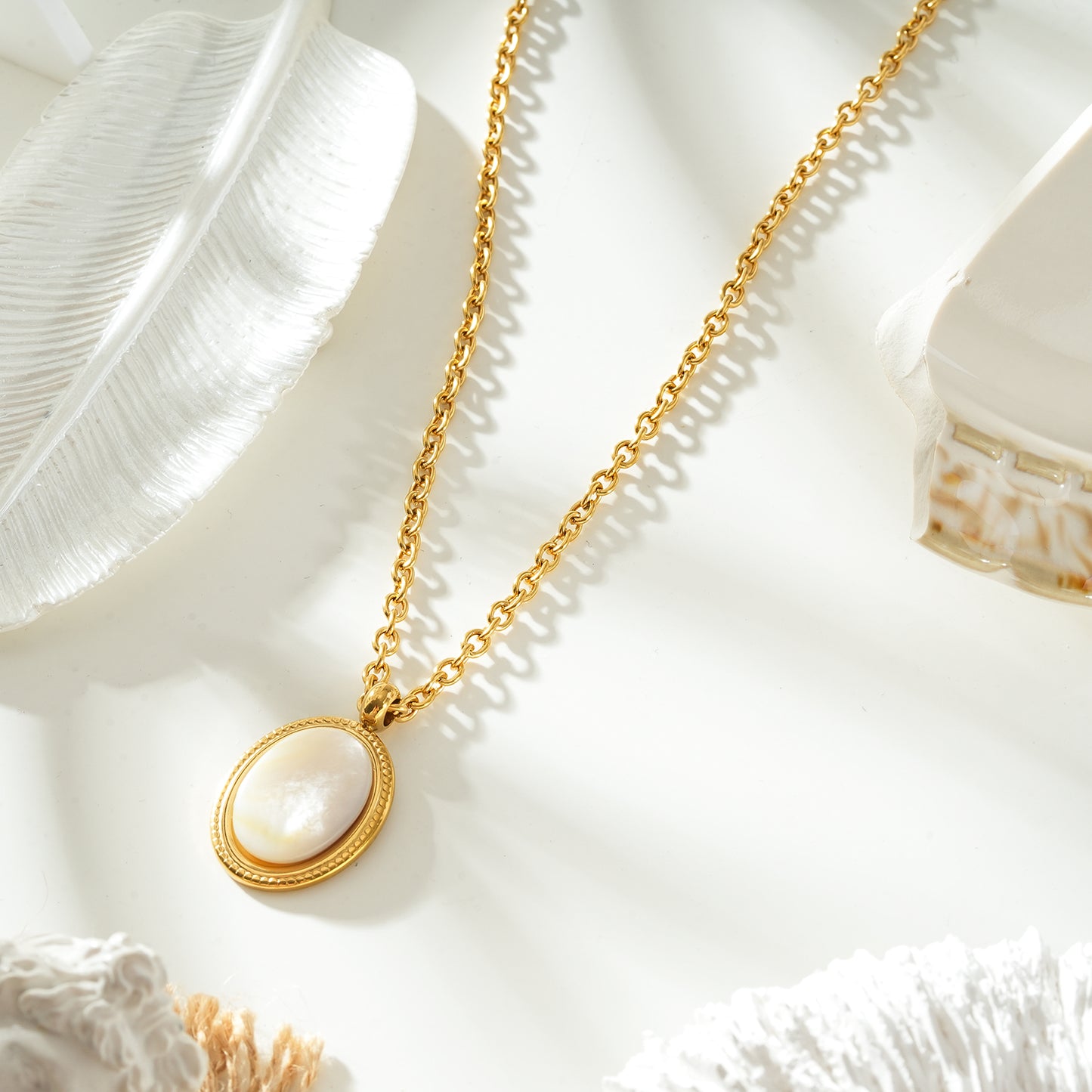 KEAKI Gold: Mother-of-Pearl Oval Pendant Necklace