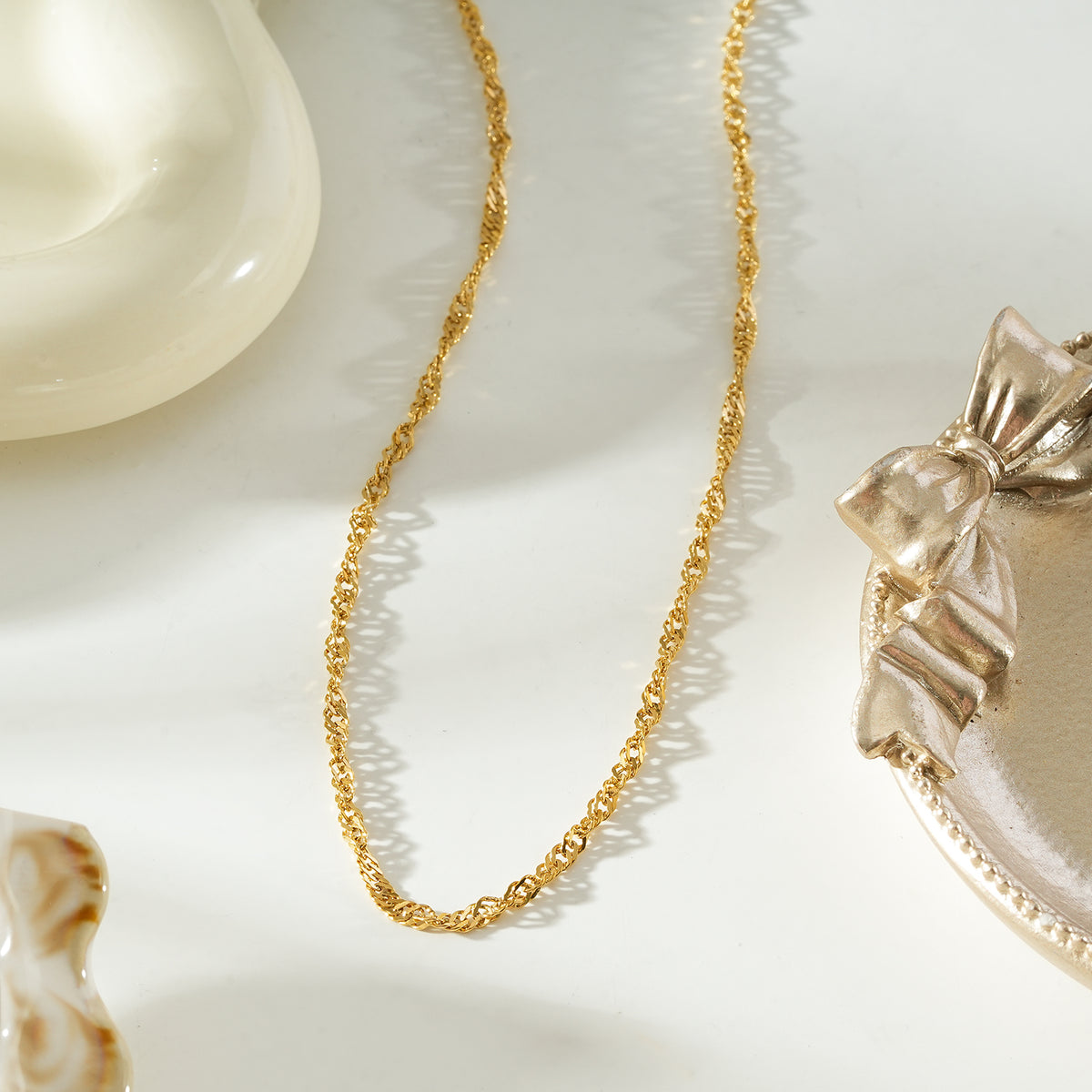 SANORA Gold: Twisted Link Chain Necklace