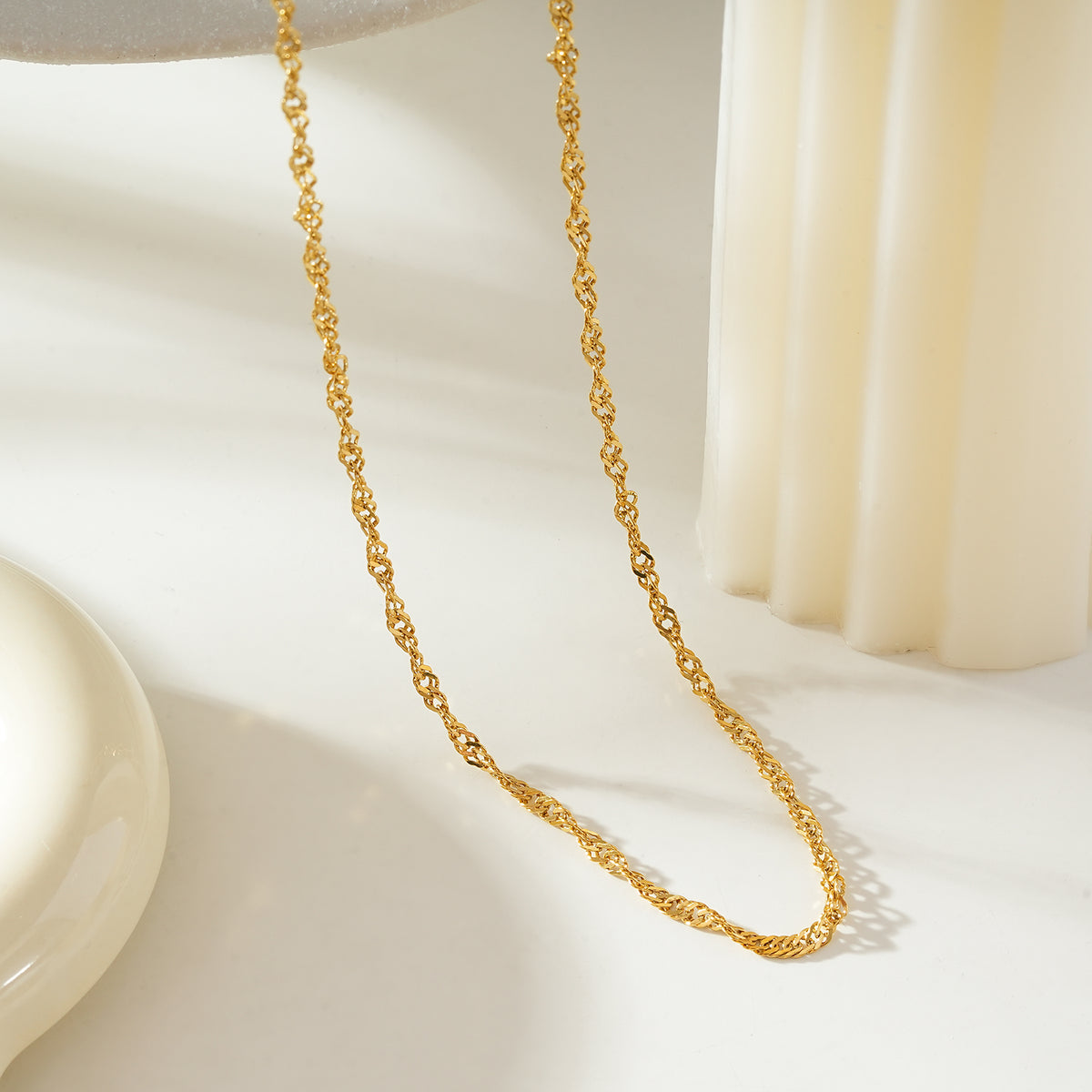 SANORA Gold: Twisted Link Chain Necklace
