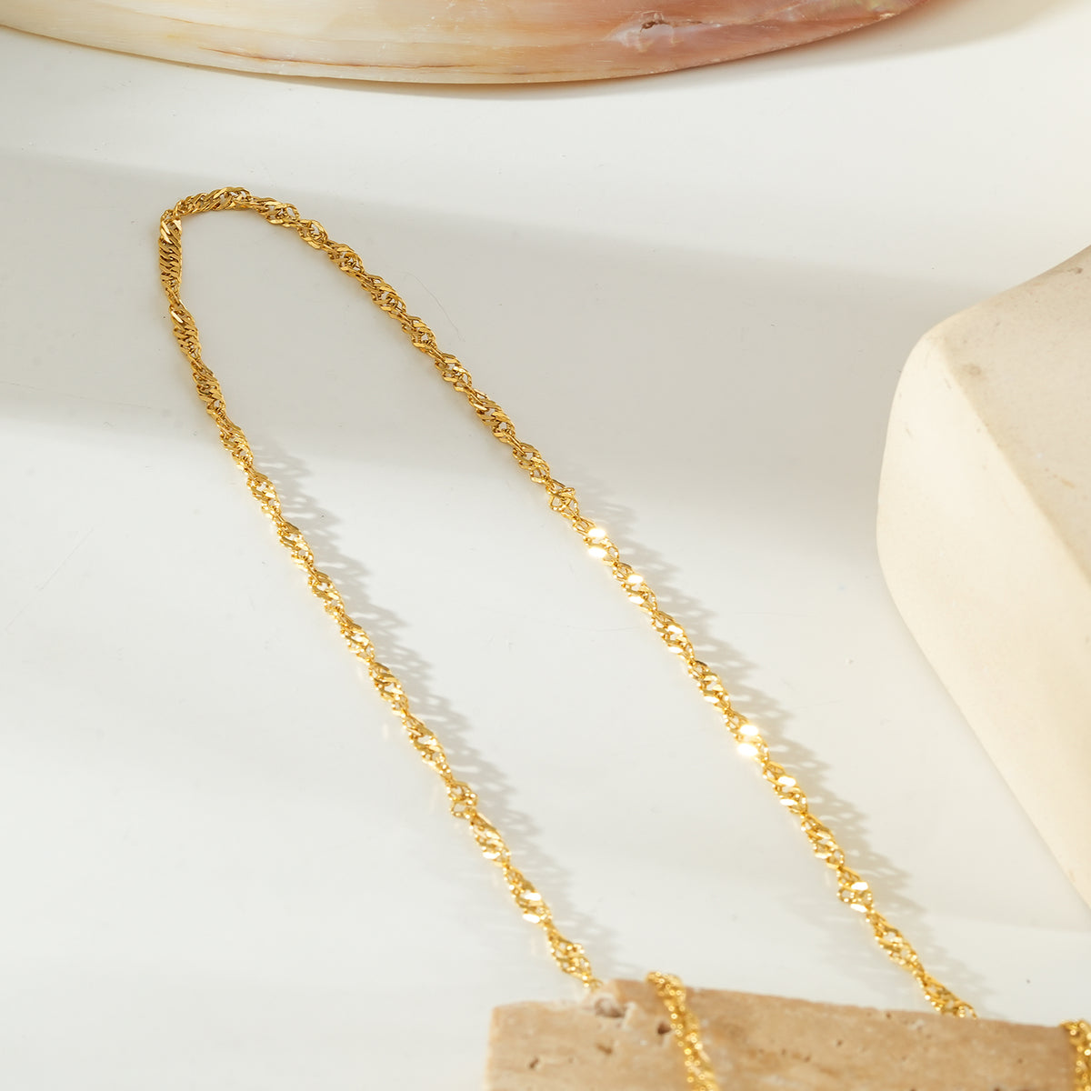 SANORA Gold: Twisted Link Chain Necklace