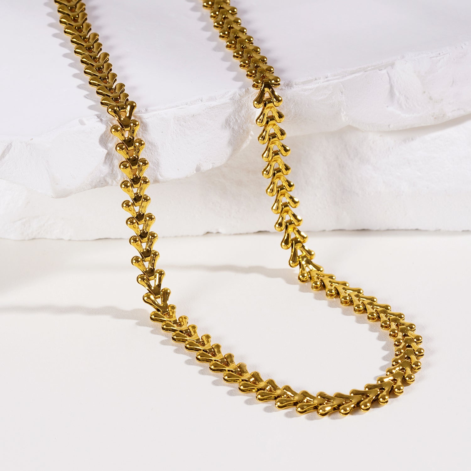 FRANKIE: Vintage-Inspired Linked Abstract Crest Chain Necklace